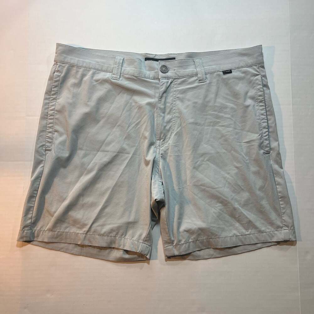 TravisMathew Men's Beck Stretch Shorts Size 34 Gray